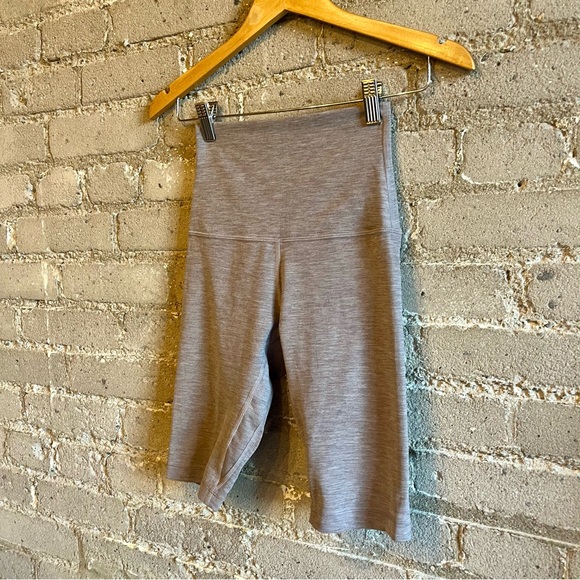 Lululemon Athletica Lululemon Align Super High Rise Short *10" - Size 4 - Picture 6 of 10